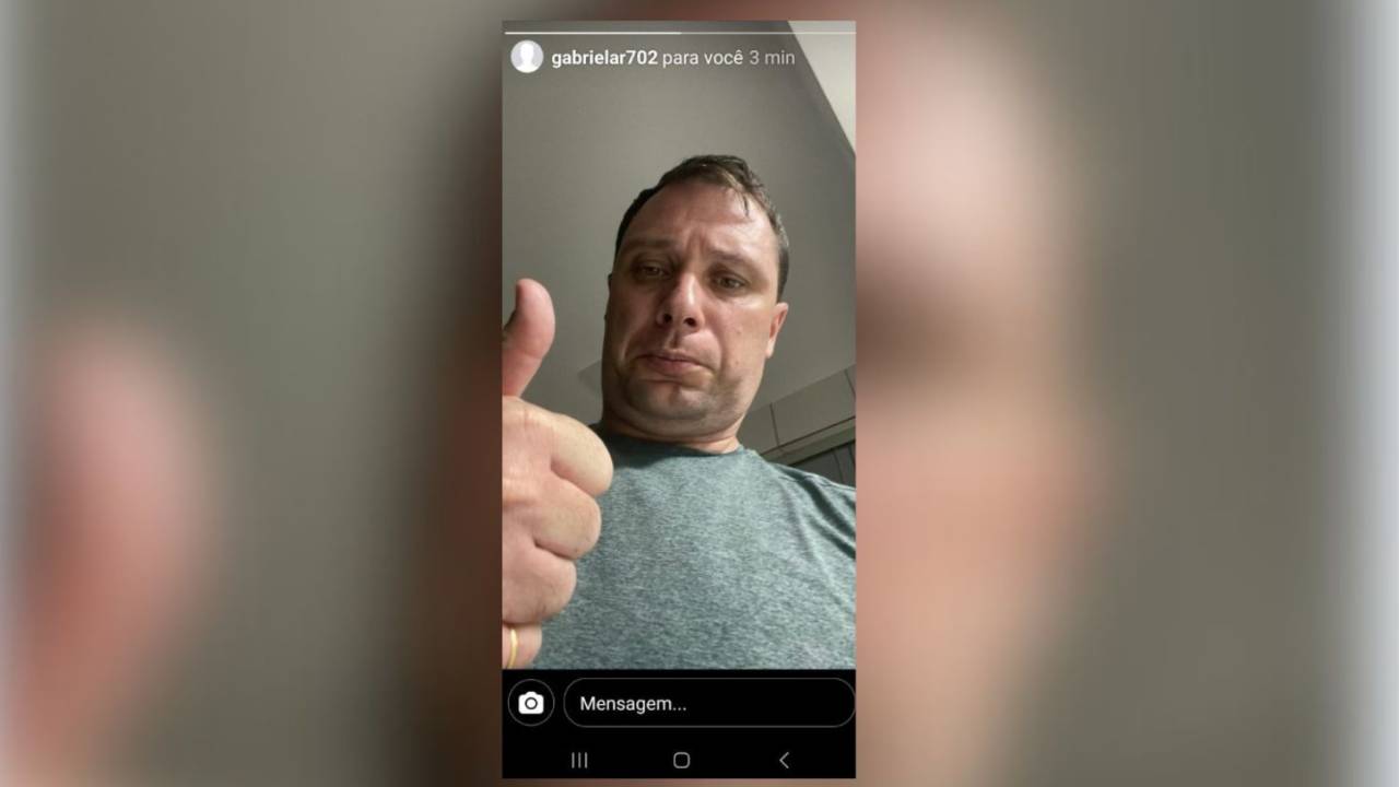 Mauro Cid manda selfie em comunicação clandestina pelo perfil @gabrielar702 no Instagram